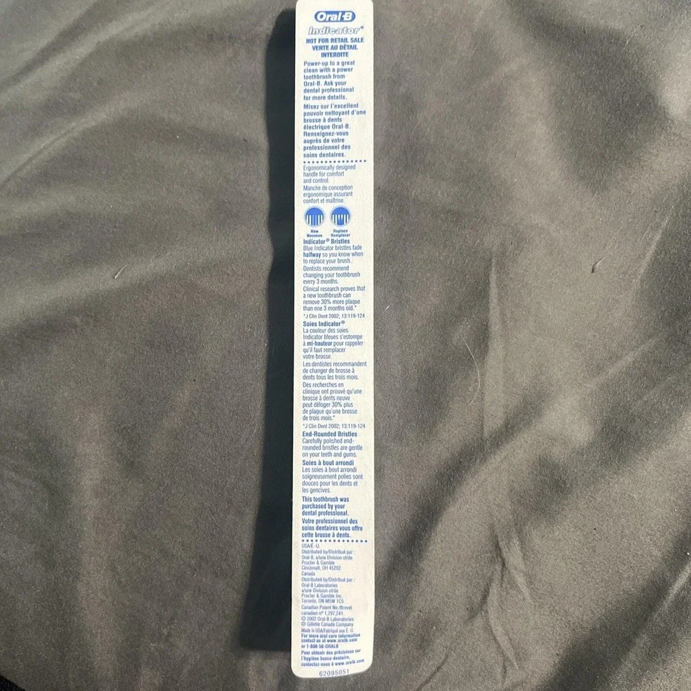 VTG Oral-B Indicator Soft Bristle Toothbrush Green& Clear 2002